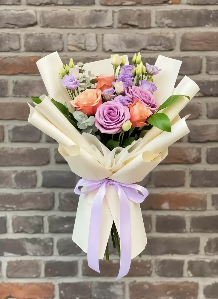 Букет цветов из: Лизиантусы и Розы в Большое Козино