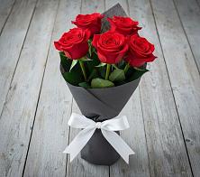 Букет 5 Красных роз Эдлесс Лав #REPLACE_PRED# Большое Козино