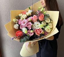Букет цветов из:  Розы, Лизиантусы и Гвоздики в Большое Козино