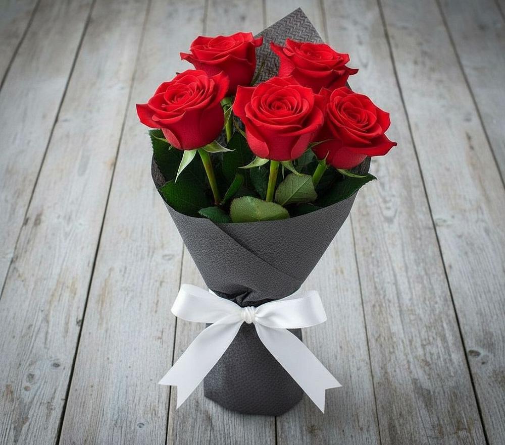 Букет 5 Красных роз Эдлесс Лав в Большое Козино
