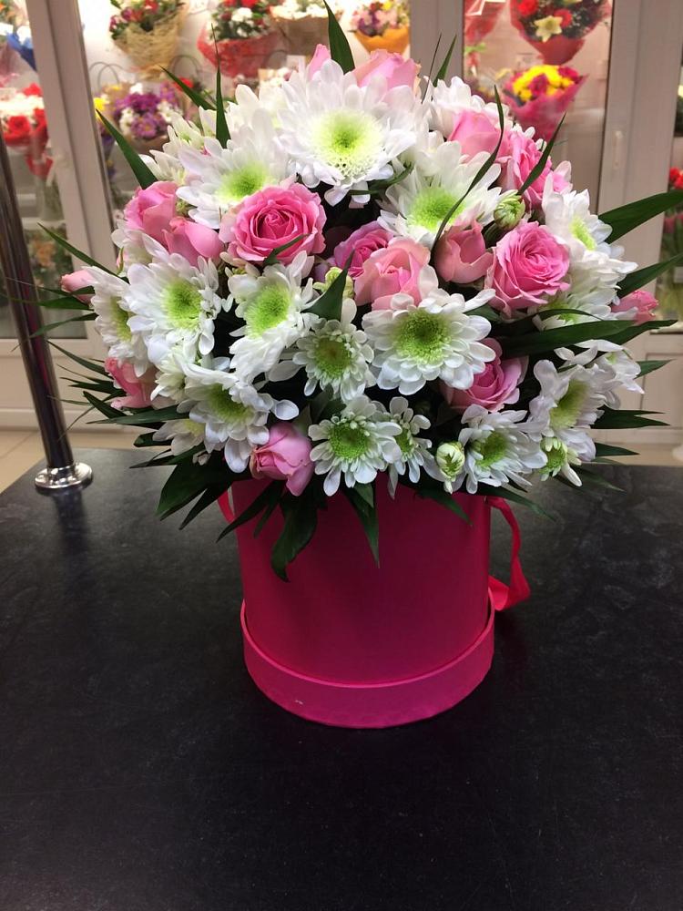 Цветочная композиция из Розы и Хризантемы в шляпной коробке в Большое Козино